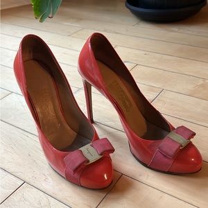 Ferragamo Vara Bow Pump - Well loved
